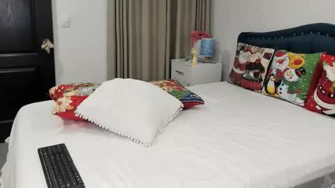 daniela angel     online show from December 18, 3:33 am