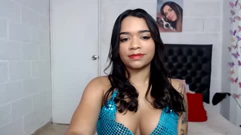 Snapshot of laurenvera_ chatting on February 1, 12:37 pm marcela online show from February 1, 12:37 pm