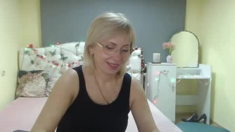 Lauren online show from April 15, 11:33 am