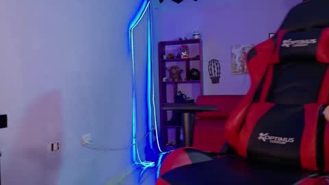 ANA LAURA online show from October 1, 2:49 am