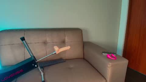 lauri online show from April 19, 6:21 pm