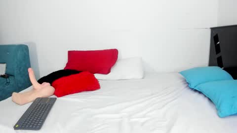 Snapshot of lauryjonson_ chatting on October 2, 10:04 pm LauryJonson  online show from October 2, 10:04 pm