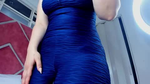 Snapshot of lauryjonson_ chatting on January 4, 12:27 am LauryJonson  online show from January 4, 12:27 am