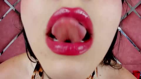 Snapshot of lauryjonson_ chatting on February 28, 4:53 pm LauryJonson  online show from February 28, 4:53 pm