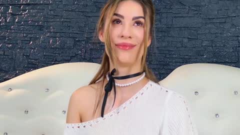 Lauryn online show from January 9, 6:48 am