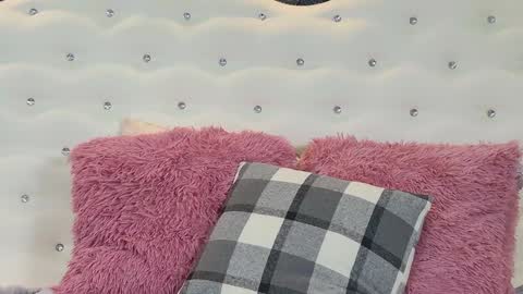 Lauryn online show from December 24, 6:44 am