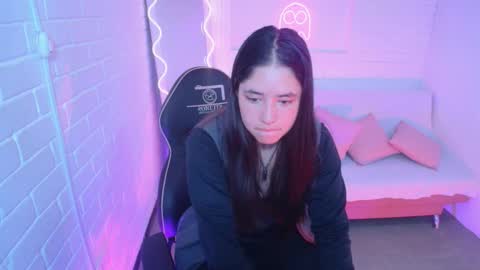 Lauxury  online show from September 13, 3:25 am
