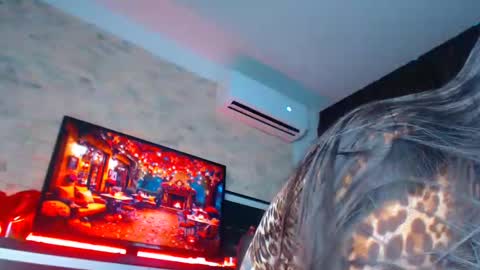 Snapshot of laya_moon chatting on September 22, 12:14 pm LayaMoon online show from September 22, 12:14 pm