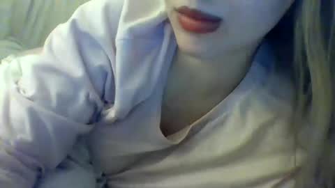 Snapshot of layannalea chatting on January 8, 2:46 am layannalea online show from January 8, 2:46 am