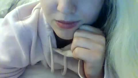 Snapshot of layannalea chatting on December 13, 2:21 am layannalea online show from December 13, 2:21 am