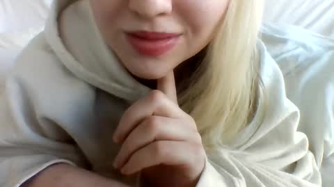 Snapshot of layannalea chatting on December 11, 8:50 pm layannalea online show from December 11, 8:50 pm