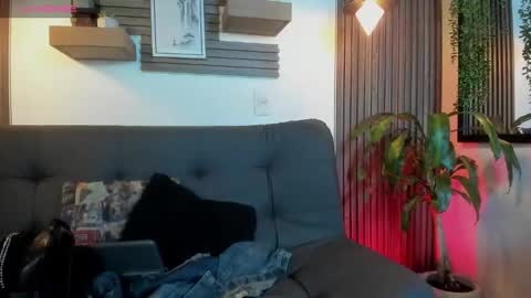 Snapshot of layla_707 chatting on October 12, 11:07 pm Layla online show from October 12, 11:07 pm