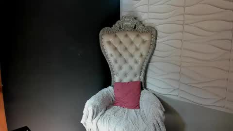 Layla online show from March 20, 8:03 pm