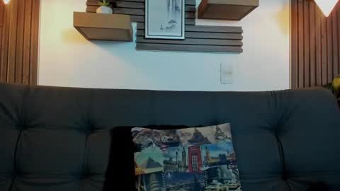 Snapshot of layla_707 chatting on September 25, 2:43 am Layla online show from September 25, 2:43 am