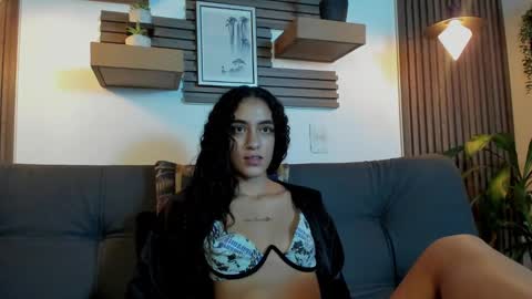 Snapshot of layla_707 chatting on September 24, 2:32 am Layla online show from September 24, 2:32 am