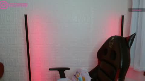 Snapshot of layla_castilloo chatting on December 18, 2:06 pm Layla online show from December 18, 2:06 pm