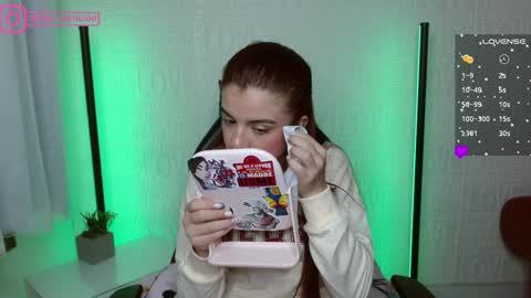 Snapshot of layla_castilloo chatting on December 7, 1:07 pm Layla online show from December 7, 1:07 pm