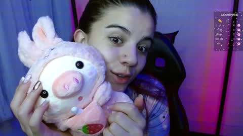 Snapshot of layla_castilloo chatting on February 22, 2:16 pm Layla online show from February 22, 2:16 pm