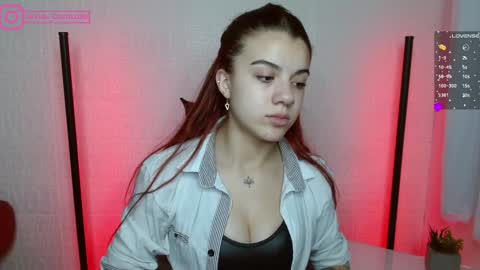 Snapshot of layla_castilloo chatting on December 19, 2:13 pm Layla online show from December 19, 2:13 pm