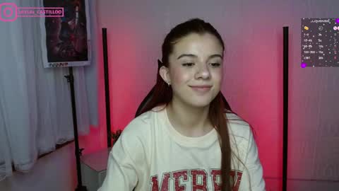 Snapshot of layla_castilloo chatting on December 31, 12:11 am Layla online show from December 31, 12:11 am