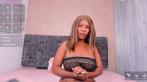 L A Y L A online show from October 16, 4:31 pm