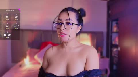 Layla online show from March 7, 3:49 pm