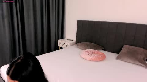 Layla online show from April 27, 4:53 am