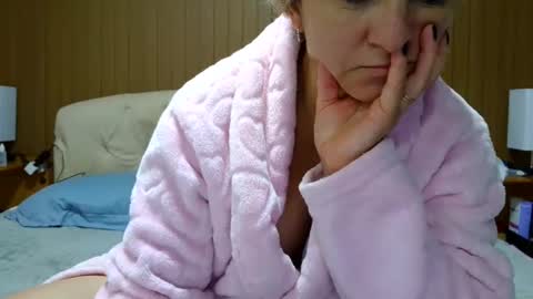 Snapshot of laylabrasil chatting on October 30, 12:24 am kelly online show from October 30, 12:24 am