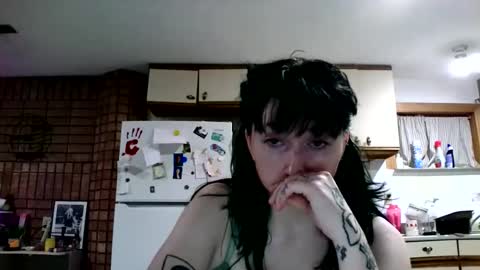 Layla Kills online show from October 25, 7:05 am