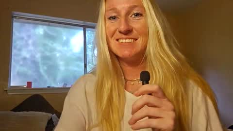 laylalucks online show from October 16, 7:38 pm