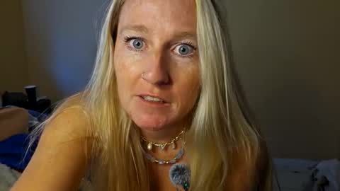 laylalucks online show from October 15, 7:16 pm