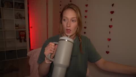 Layla Universe online show from February 19, 6:24 am