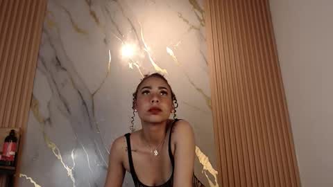 layra collins online show from October 19, 2:02 am