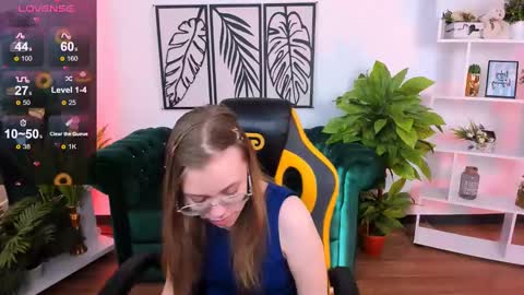 Snapshot of layriantavee chatting on March 7, 7:30 am layriantavee online show from March 7, 7:30 am