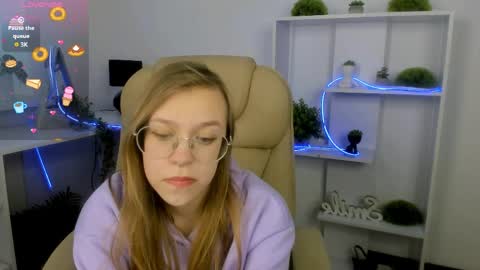 layriantavee online show from March 31, 7:52 am