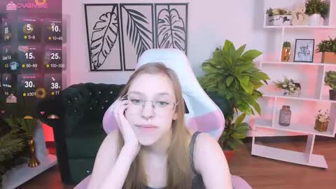 Snapshot of layriantavee chatting on February 16, 6:54 am layriantavee online show from February 16, 6:54 am
