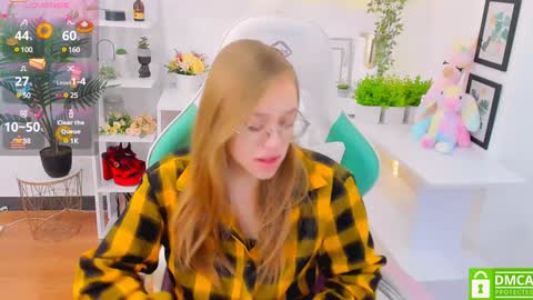 Snapshot of layriantavee chatting on December 3, 6:35 am layriantavee online show from December 3, 6:35 am