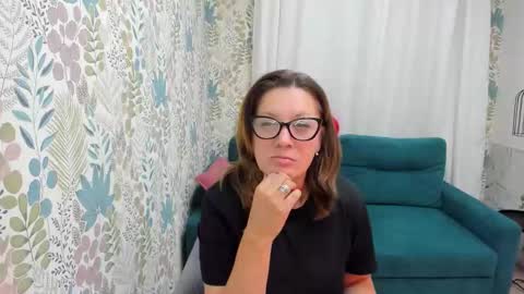 Snapshot of lea_fruit chatting on September 11, 4:18 pm Lea online show from September 11, 4:18 pm