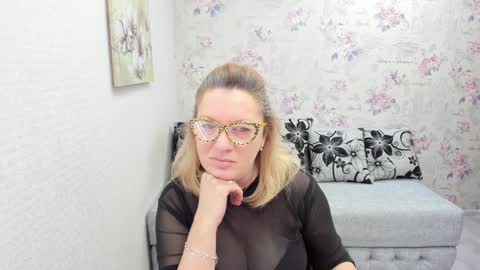 Snapshot of lea_fruit chatting on January 18, 5:20 am Lea online show from January 18, 5:20 am