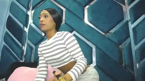 lea sewwtly online show from October 17, 1:25 pm