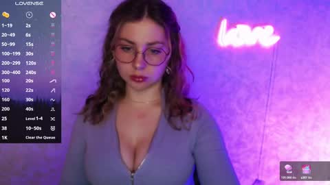 Snapshot of leahbarton chatting on March 11, 3:23 pm Leah Barton online show from March 11, 3:23 pm