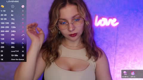 Snapshot of leahbarton chatting on January 18, 2:12 pm Leah Barton online show from January 18, 2:12 pm