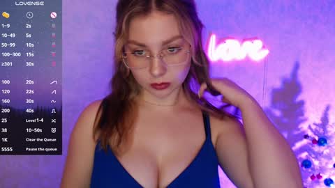 Snapshot of leahbarton chatting on December 28, 1:38 pm Leah Barton online show from December 28, 1:38 pm
