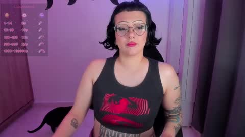 Snapshot of leahghoul666 chatting on October 9, 4:16 am Leah Independent Model OF leahghoul666 online show from October 9, 4:16 am