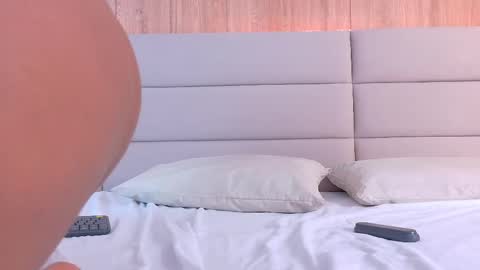 leahhtaylor online show from February 24, 8:29 pm