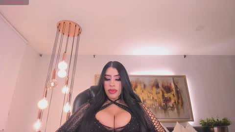 Snapshot of leahlombardi_ chatting on October 5, 3:11 am leahlombardi_ online show from October 5, 3:11 am