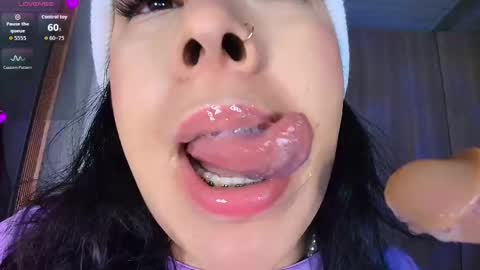 leah online show from October 4, 11:05 am