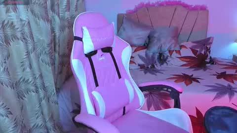 leakitten_ online show from November 5, 1:33 am