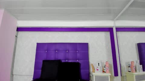 leamoreau__ online show from October 19, 11:23 am