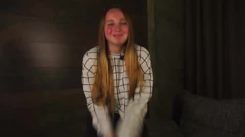 leandragren online show from September 17, 6:17 pm